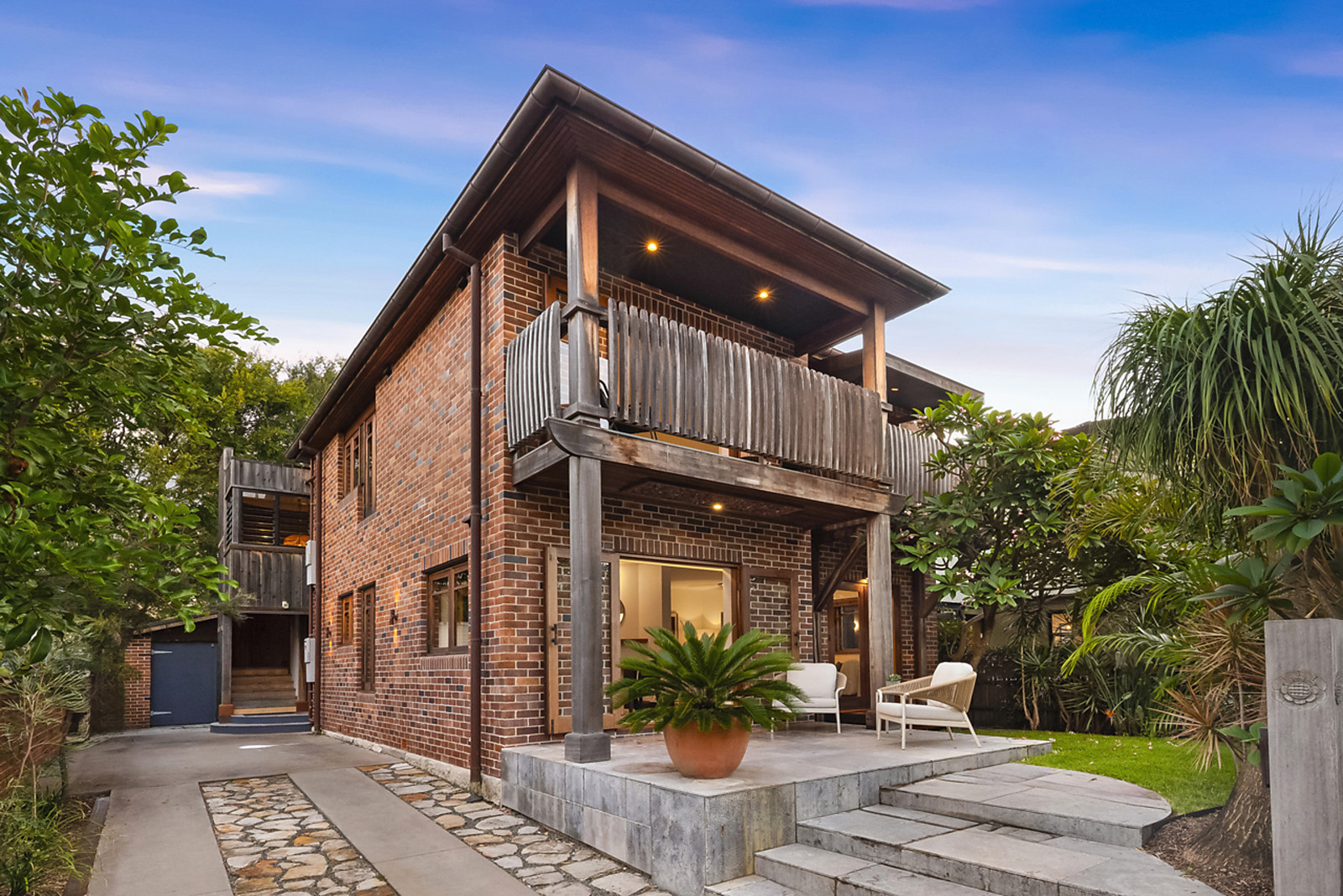 12 Eurobin Avenue, Manly featured