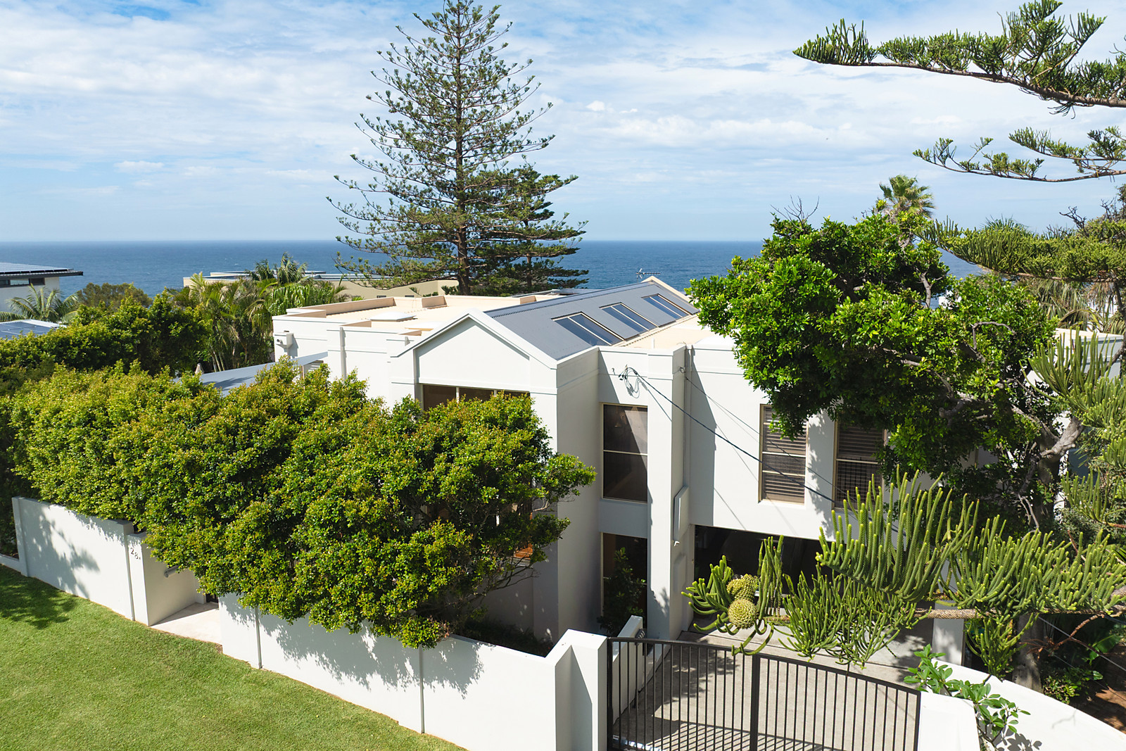 28A Ian Avenue, North Curl Curl featured