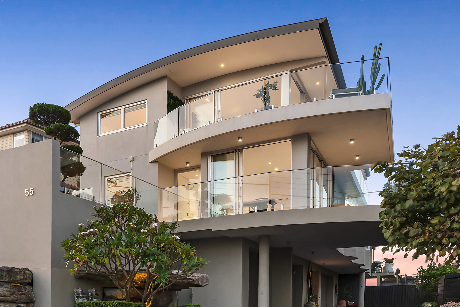 1/55 Crown Road, Queenscliff featured