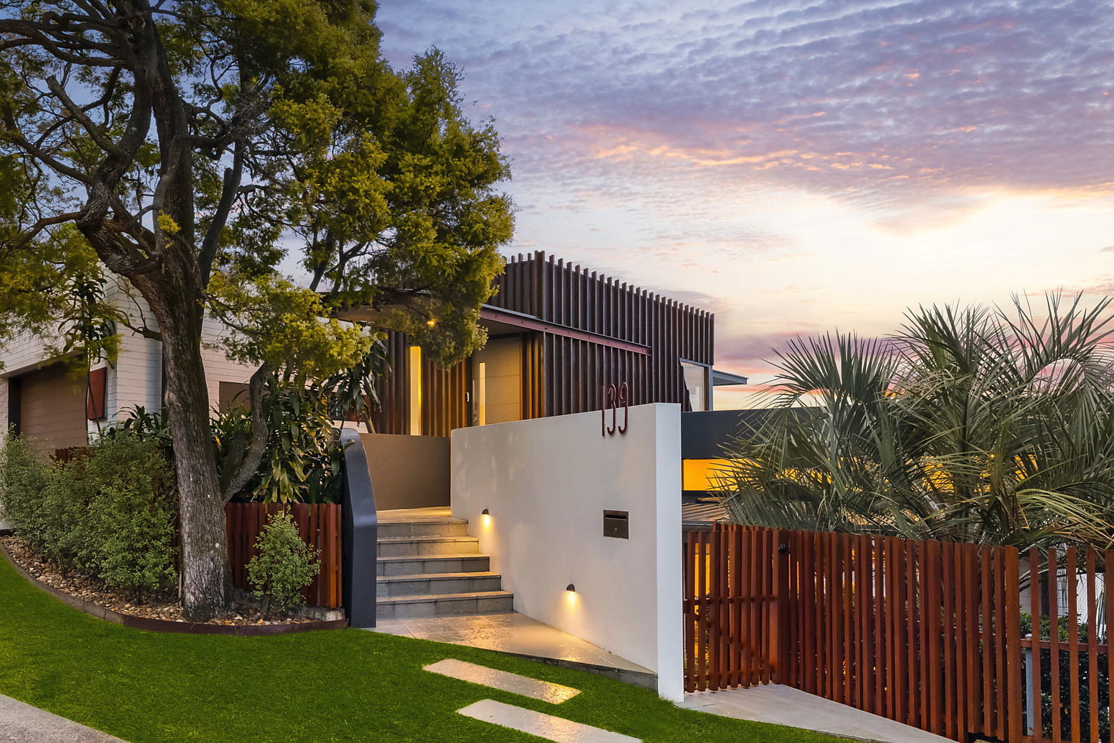 139 Seaforth Crescent, Seaforth featured